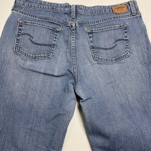 Levis Boot Cut Women's Sz 16 Mid Rise Jeans in Soft Blue